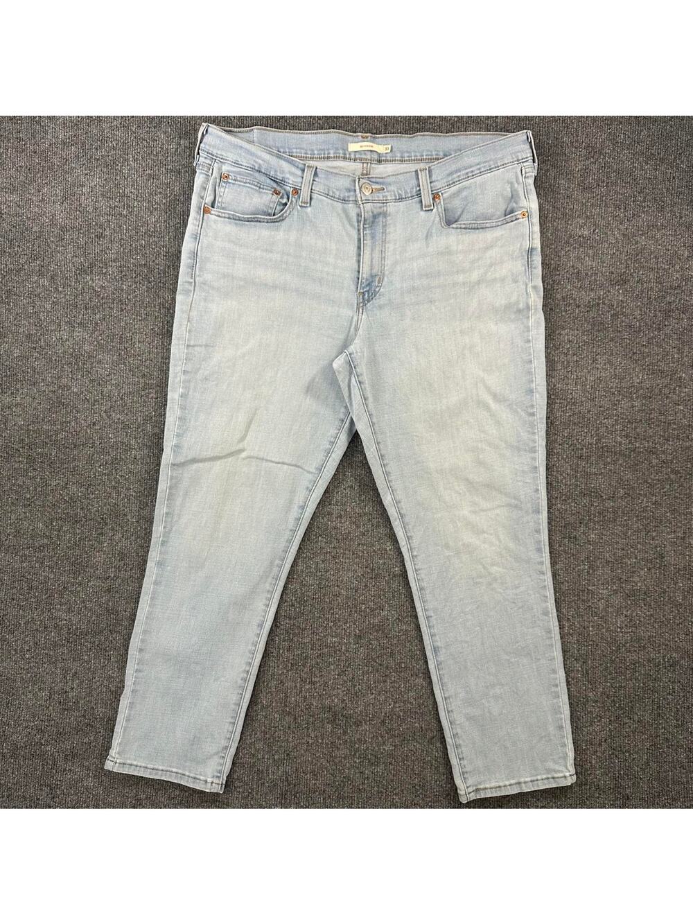 Levi’s women’s Mid Rise Boyfriend Jeans Light Wash Loose Fit Tapered Denim 33